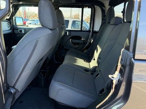 Used 2025 Jeep Gladiator Sport image 22