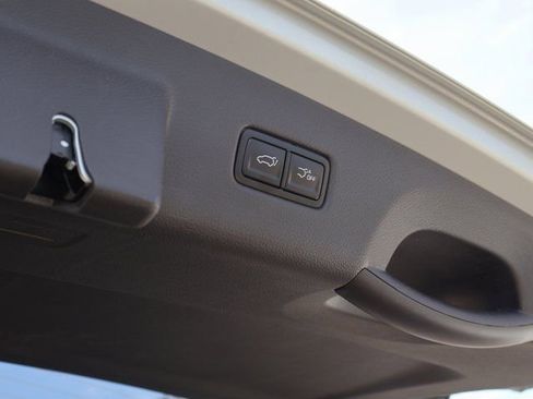 New 2026 Kia Carnival EX FWD image 10