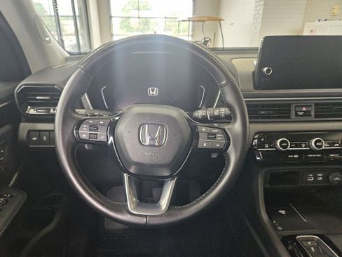 Used 2024 Honda Pilot Touring image 22