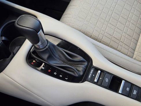 Used 2025 Honda HR-V LX image 18
