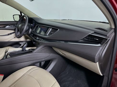 Used 2021 Buick Enclave Essence w/ Sport Touring Edition image 31