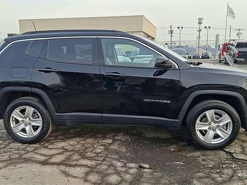 Certified 2022 Jeep Compass Latitude image 9