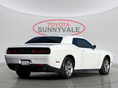 Used 2016 Dodge Challenger SXT image 3