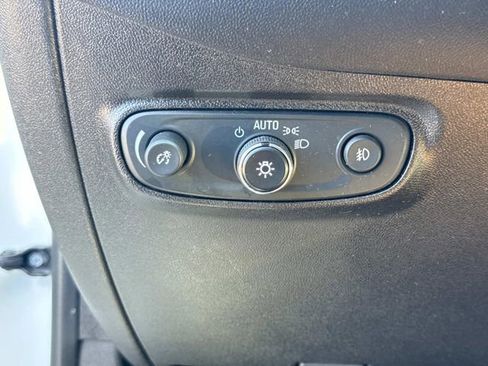 Used 2019 Chevrolet Equinox Premier FWD image 28