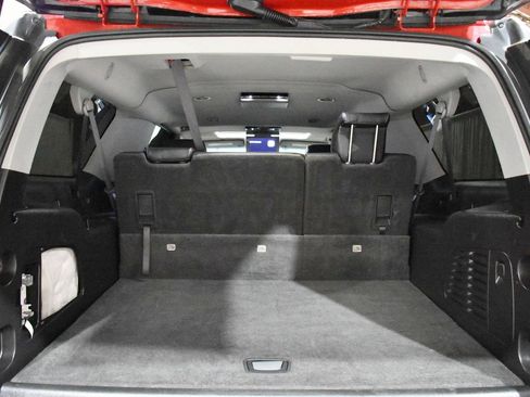 Used 2016 Chevrolet Suburban LT RWD image 24