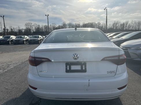 Used 2019 Volkswagen Jetta SE w/ Cold Weather Package image 5