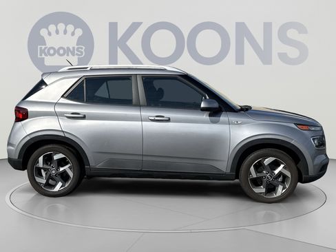 Certified 2024 Hyundai Venue SEL FWD image 8