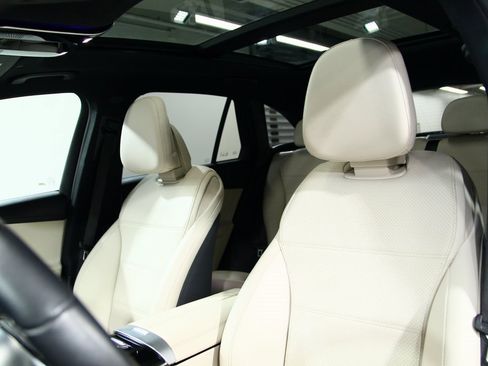 Used 2025 Mercedes-Benz GLC 300 4MATIC image 18