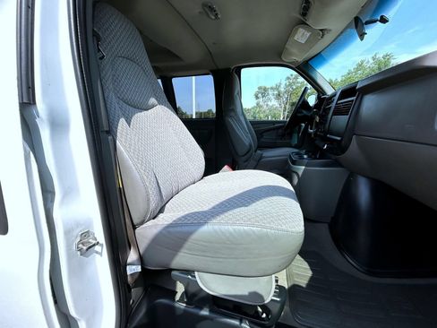 Used 2006 Chevrolet Express 3500 Passenger w/ LT Preferred Equipment Group RWD image 13