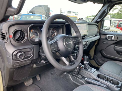Certified 2026 Jeep Wrangler Unlimited Rubicon AWD/4WD image 31