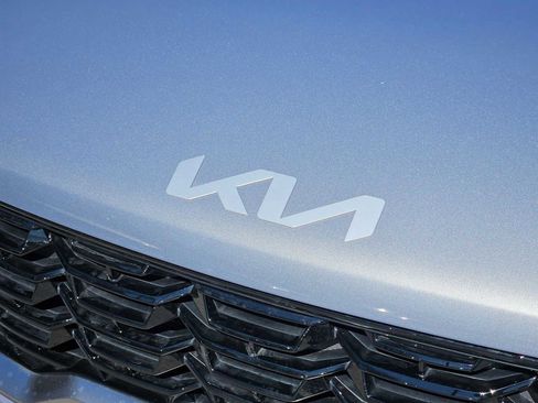 Certified 2025 Kia Sorento S image 12