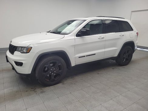 Used 2018 Jeep Grand Cherokee Laredo image 2