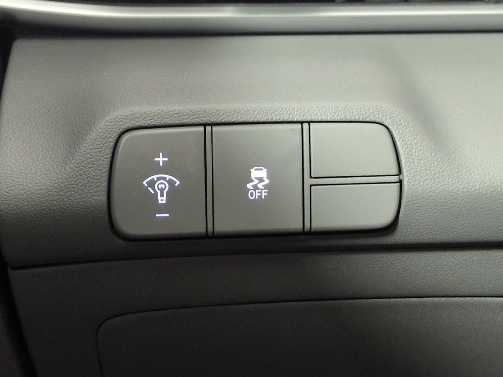 Used 2025 Hyundai Elantra Sport FWD image 36