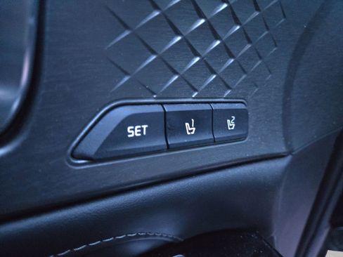 Used 2023 Kia Sorento SX image 9