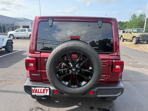 Used 2021 Jeep Wrangler Unlimited Sahara w/ Cold Weather Group AWD/4WD image 5
