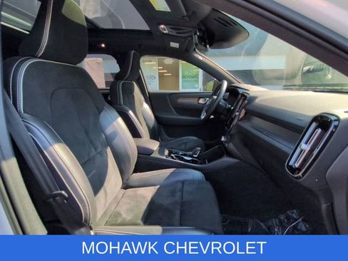 Used 2022 Volvo XC40 T5 R-Design w/ Climate Package AWD/4WD image 30