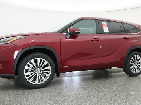 New 2026 Toyota Highlander Platinum image 18