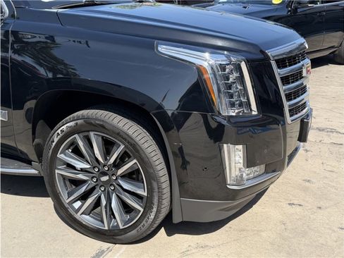 Used 2017 Cadillac Escalade Premium Luxury RWD image 7