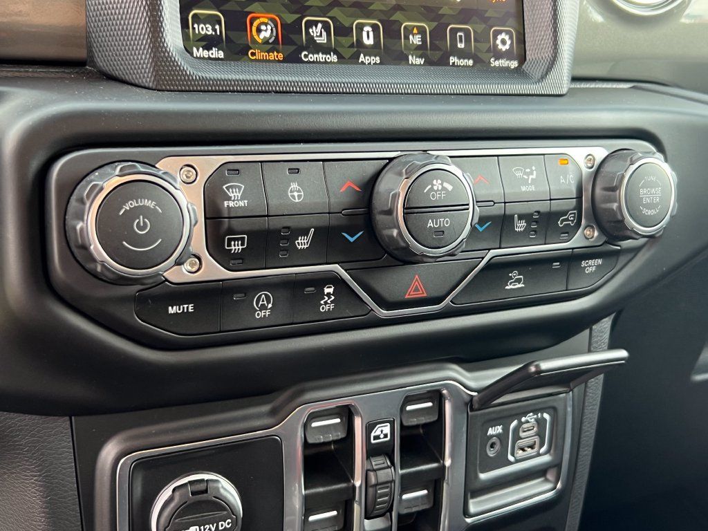 Used 2023 Jeep Wrangler Unlimited Sahara AWD/4WD image 35
