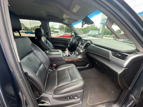 Used 2019 Chevrolet Suburban LT RWD image 7
