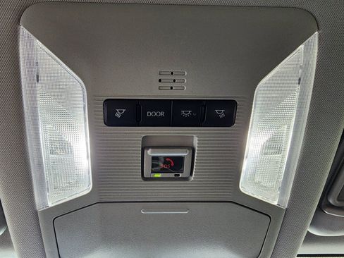 Used 2024 Toyota RAV4 XLE FWD image 33