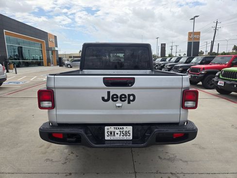 Used 2023 Jeep Gladiator Sport AWD/4WD image 4