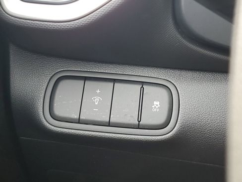 Used 2025 Hyundai Venue SE FWD image 28