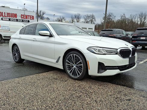 Used 2023 BMW 540i xDrive w/ Premium Package image 7