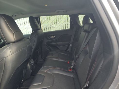 Used 2022 Jeep Cherokee Trailhawk w/ Premium Leather Package AWD/4WD image 7