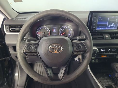 Used 2021 Toyota RAV4 LE image 12