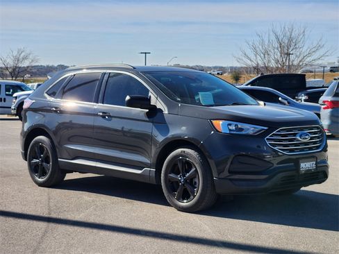Used 2021 Ford Edge SE image 2