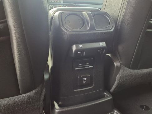 Used 2019 Jeep Wrangler Unlimited Sahara image 25