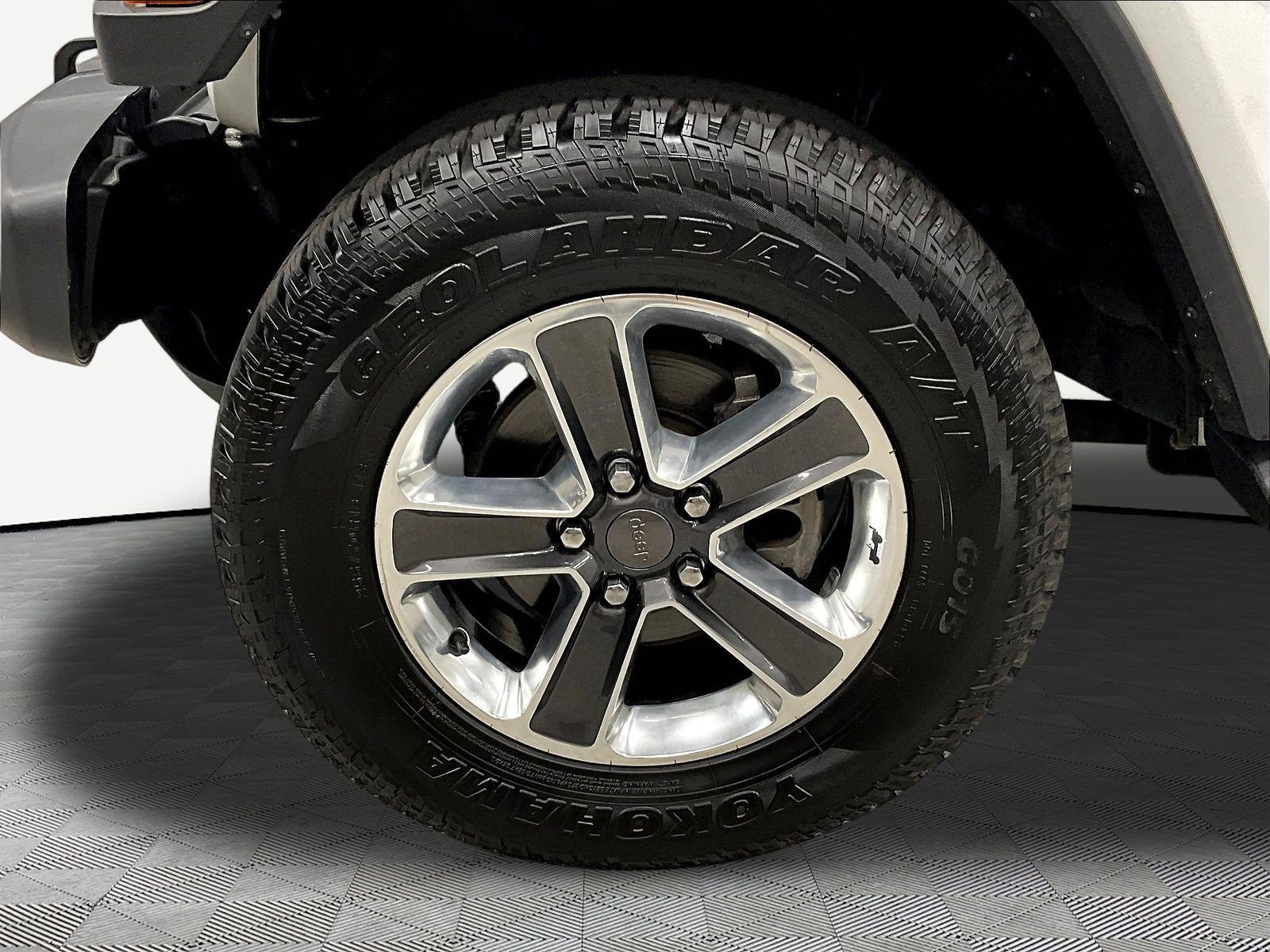 Used 2019 Jeep Wrangler Unlimited Sahara w/ Safety Group AWD/4WD image 34