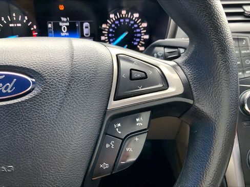 Used 2017 Ford Fusion SE FWD image 24