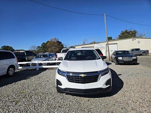 Used 2022 Chevrolet Equinox LS w/ LS Convenience Package image 2