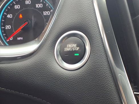 Used 2023 Chevrolet Traverse LT image 17