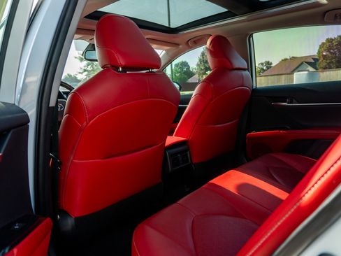 Used 2019 Toyota Camry XSE FWD image 13