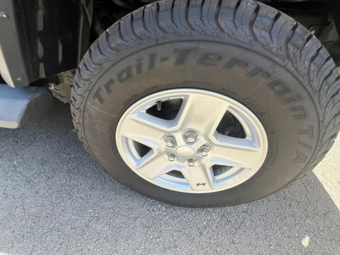 Used 2020 Jeep Gladiator Sport w/ Quick Order Package 24S image 28