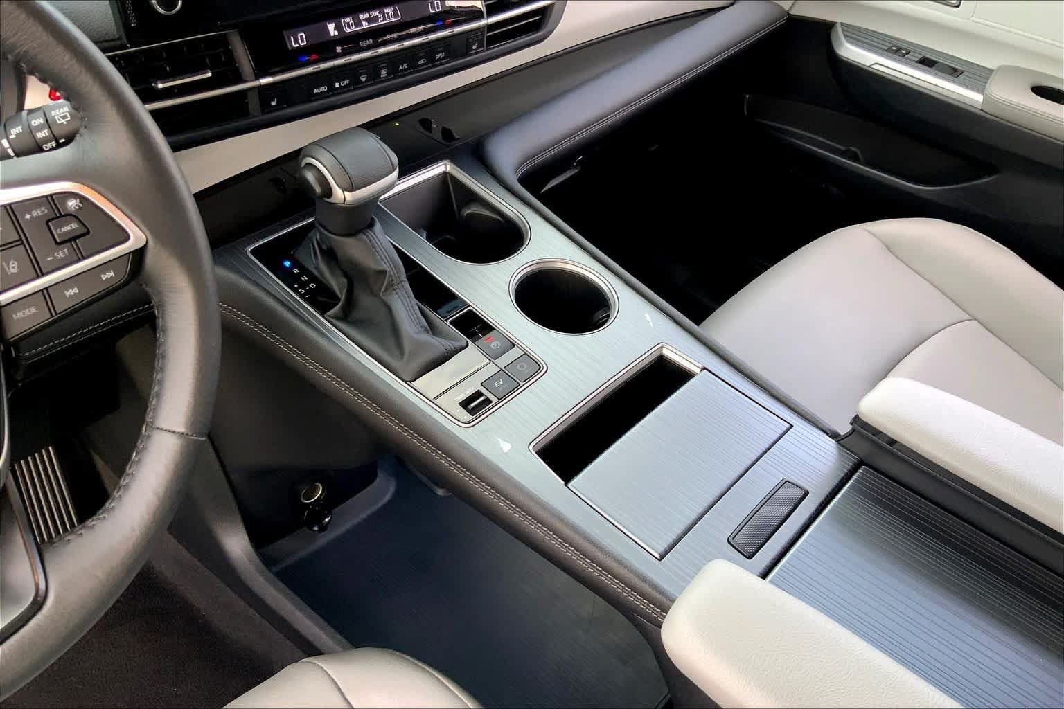 Certified 2025 Toyota Sienna XLE FWD image 16