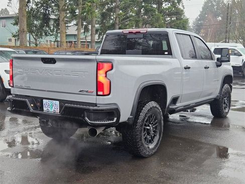 Used 2024 Chevrolet Silverado 2500 ZR2 image 7