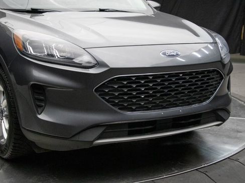 Used 2021 Ford Escape SE w/ Cold Weather Package image 3