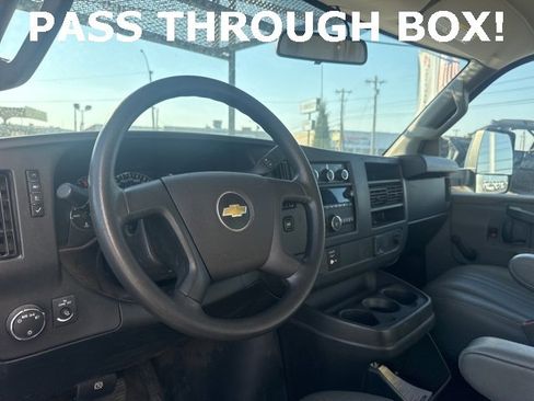 Used 2018 Chevrolet Express 3500 image 27