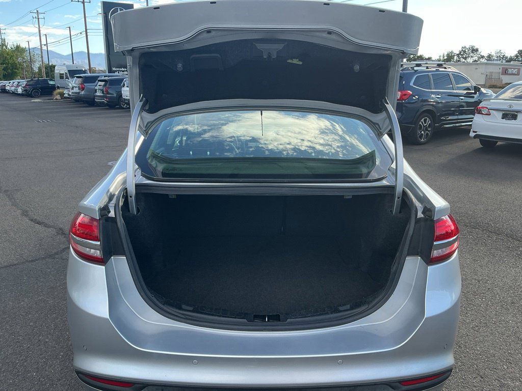 Used 2017 Ford Fusion SE w/ Equipment Group 201A FWD image 26