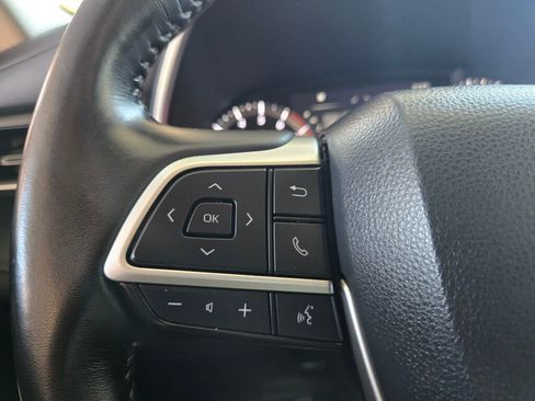 Used 2023 Toyota Highlander XLE image 18