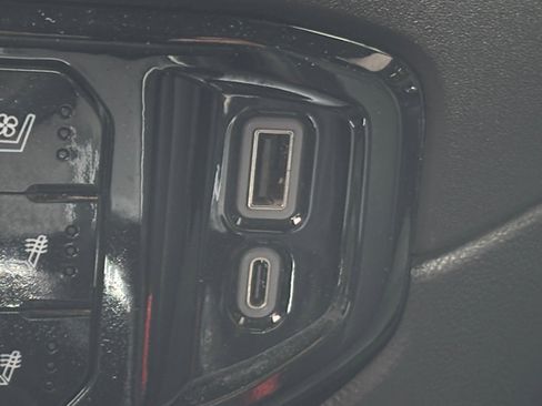 Used 2024 GMC Sierra 1500 SLT image 6