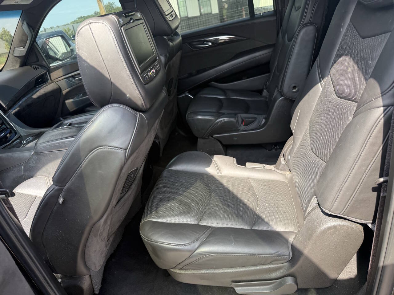 Used 2016 Cadillac Escalade ESV Platinum AWD/4WD image 19