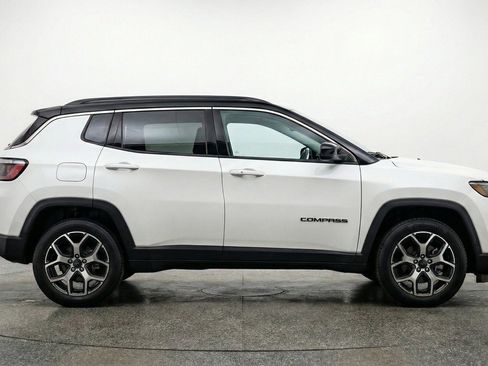 Used 2025 Jeep Compass Limited AWD/4WD image 11