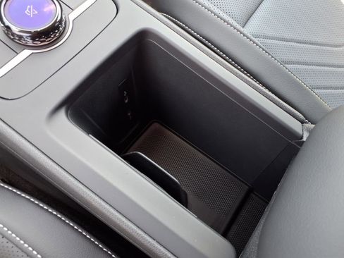 New 2025 Volkswagen Tiguan SE image 19