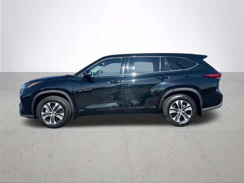 Used 2022 Toyota Highlander XLE AWD/4WD image 10