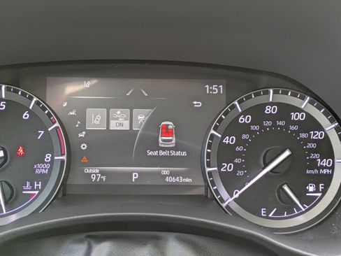 Used 2021 Toyota Highlander XLE FWD image 25